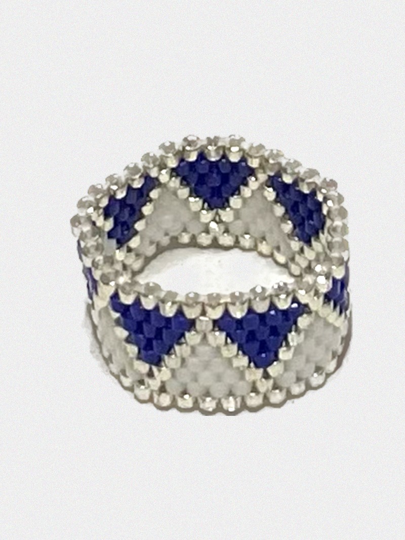 Silver Triangular Pattern Beads Ring