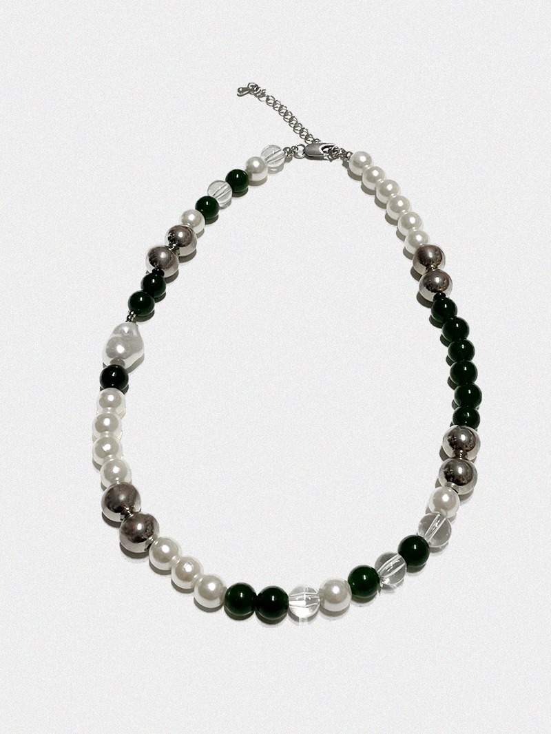 Green stone &amp; pearl necklace